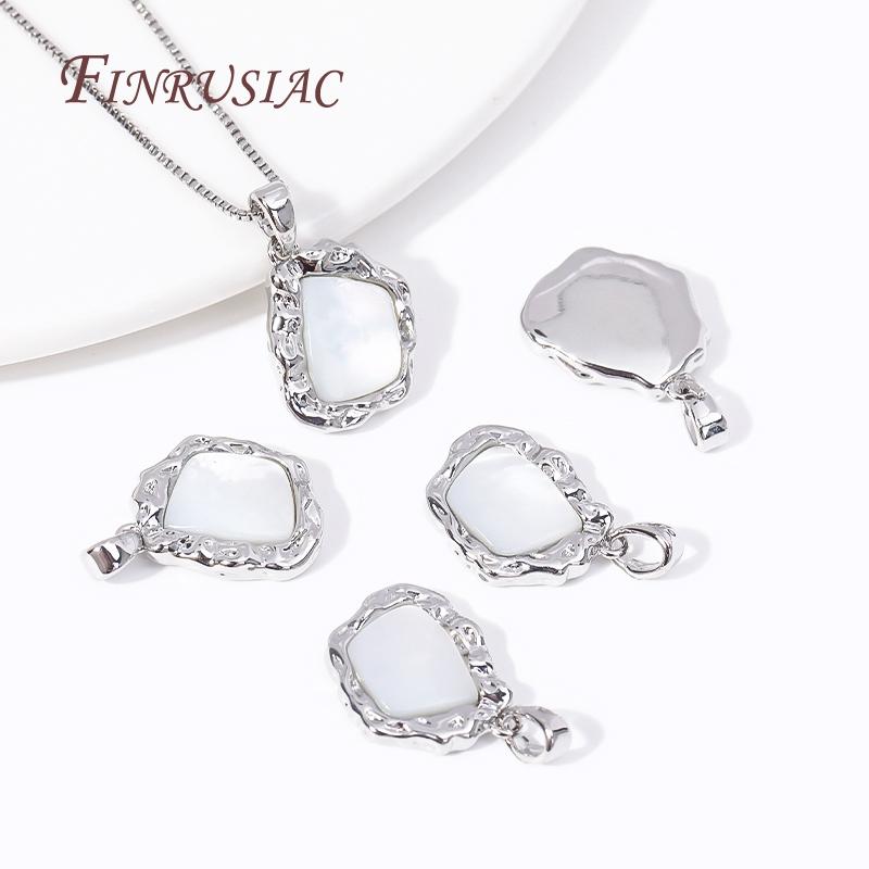 Großhandel Trendige 18K Gold Plated Herz / Bär / Hamsa / Blume / Lebensbaum Anhänger Charms Für Halskettenherstellung DIY Zubehör