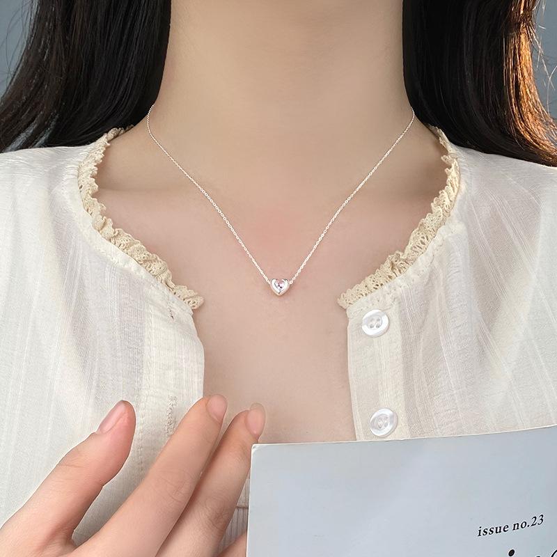 Personalized Colored Stone Love Necklace for Women's Inn Style Sweet Cool Style Versatile Fashion Collar Chain