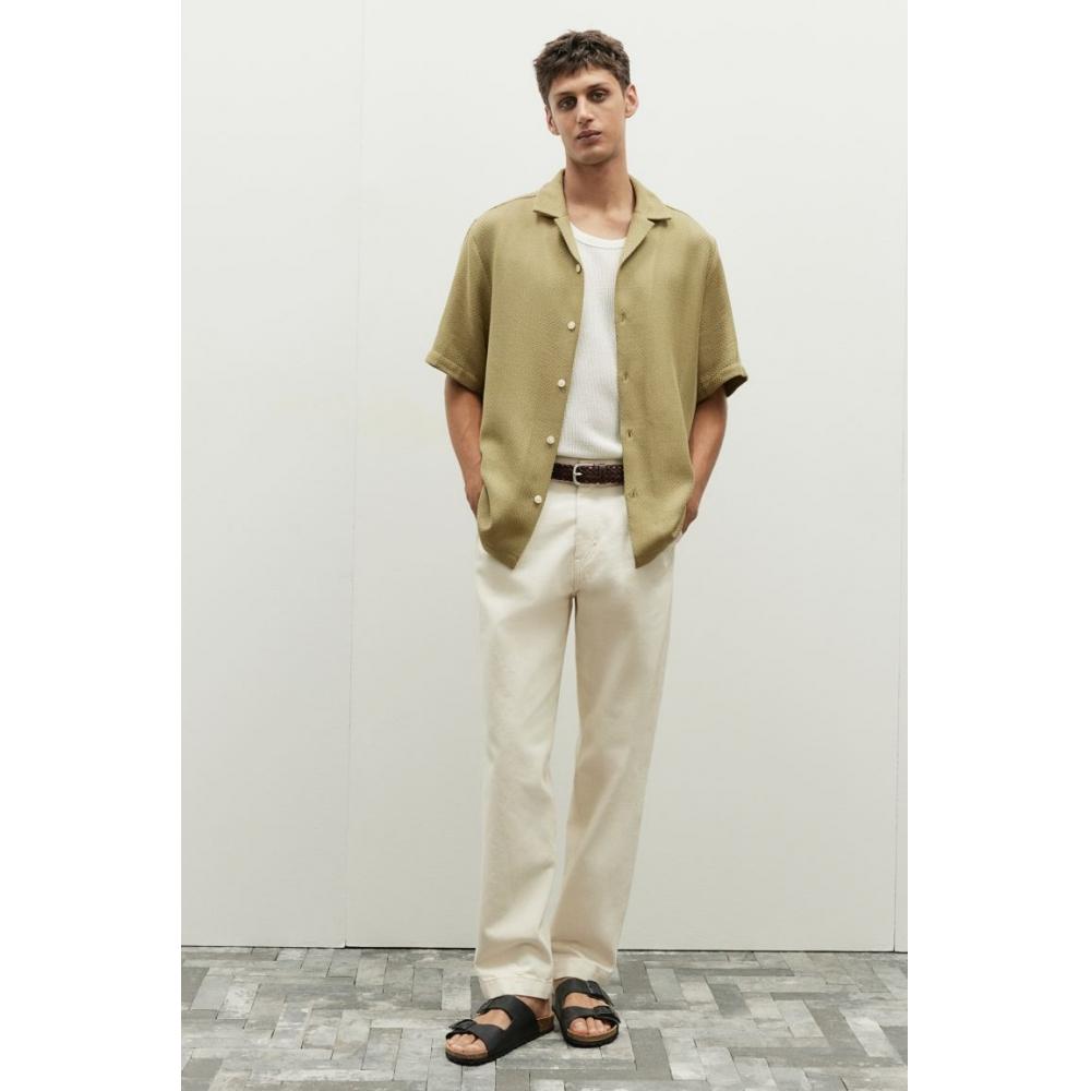 

Текстурированная походная рубашка стандартного кроя HM оливково-зеленого цвета