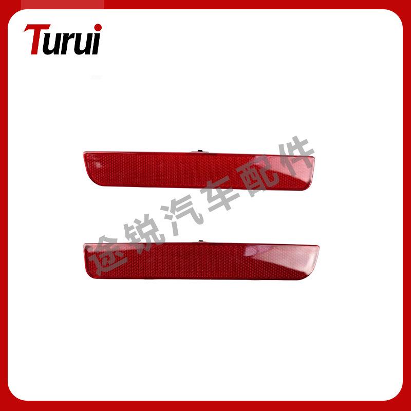 

Светоотражатель заднего бампера LR006348/LR006349 для Land Rover Range Rover/Freelander 2. LR006348