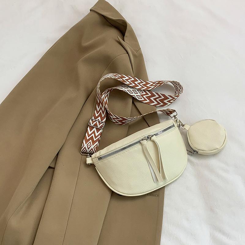 Stilvolle PU-Satteltasche für Damen in Schwarz, Braun, Khaki und Weiß. Perfekt für die Frühlingsmode.