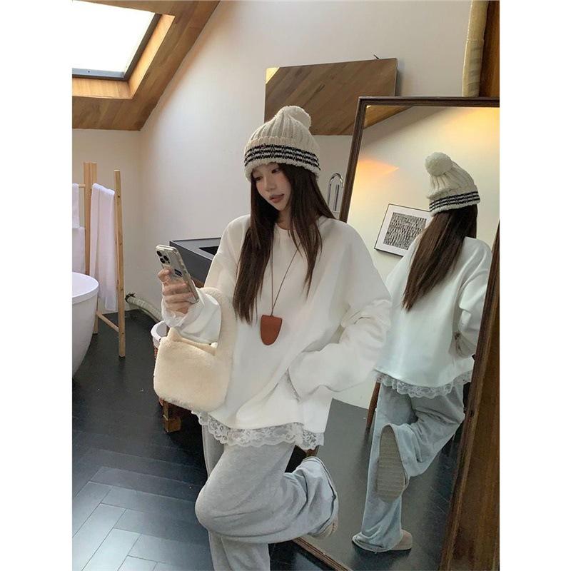 Women's Long-Sleeve Lace Patchwork Velvet T-Shirt - Double-Sided, Slimming, Warm, Autumn/Winter.
