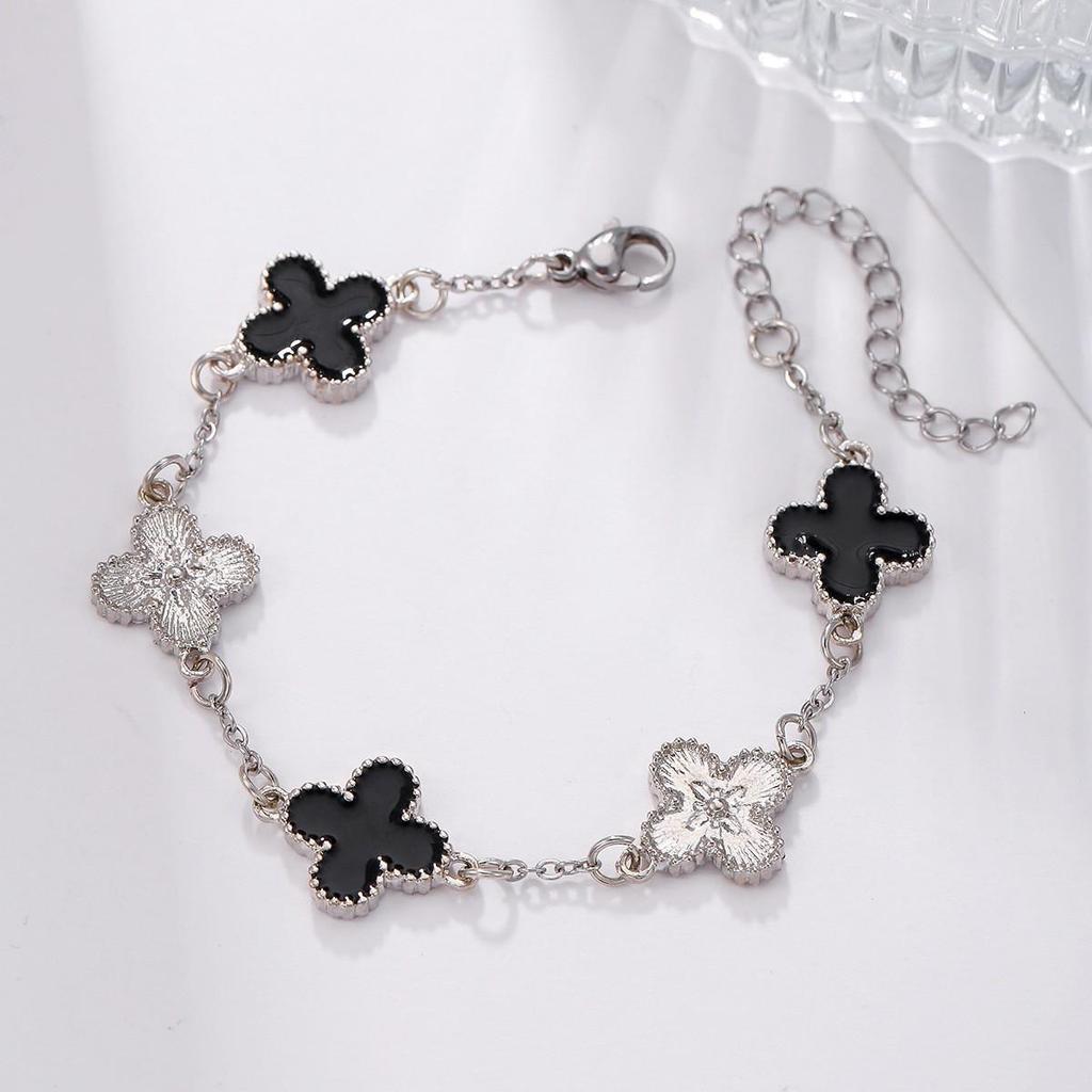 Koreaanse Stijl 4-delige Sieradenset: Bloemenarmband, Ring, Oorbellen met Stud & Klavertje Vier Ketting