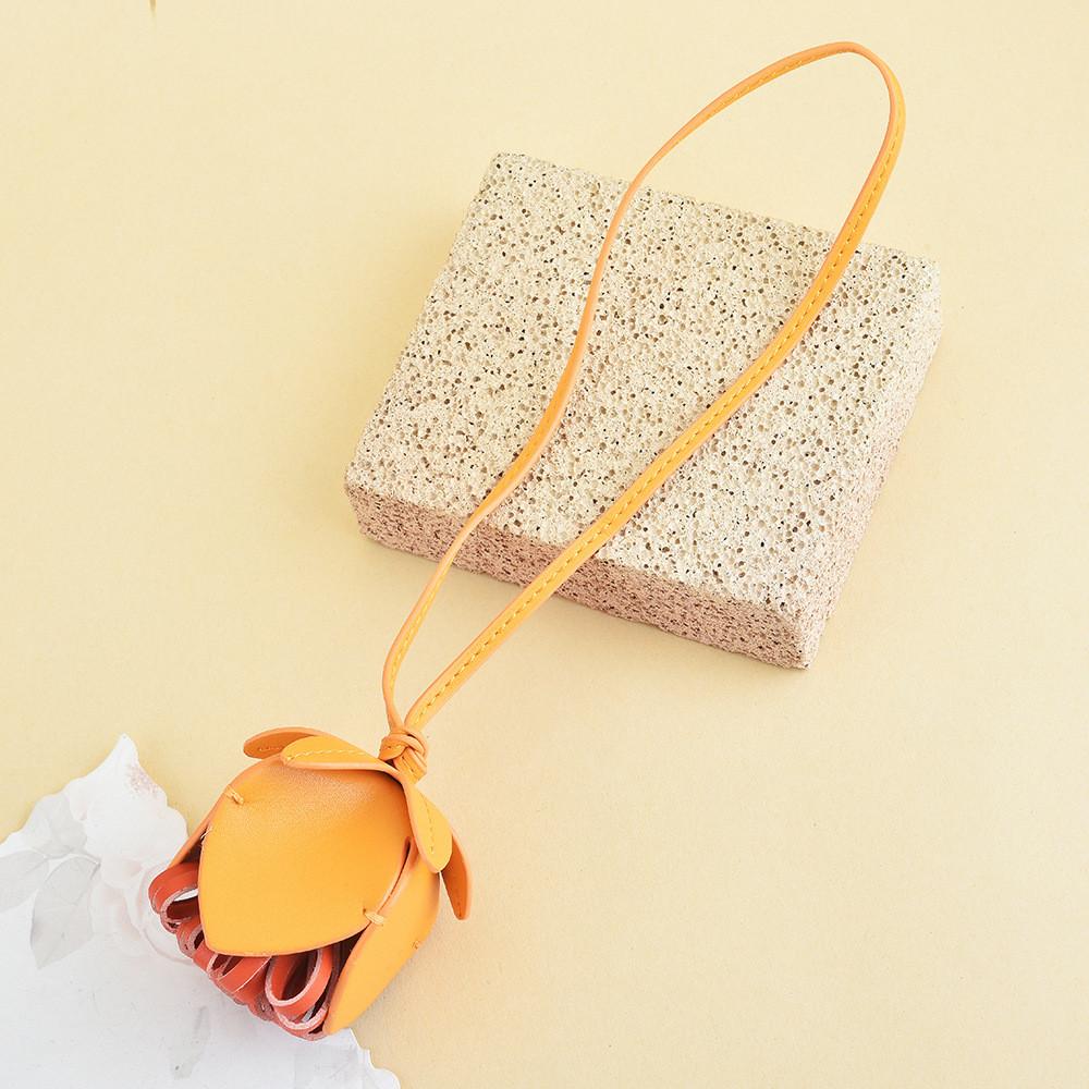 Blumiger Taschenanhänger Schlüsselanhänger mit geflochtenem Leder für Damen Accessoires