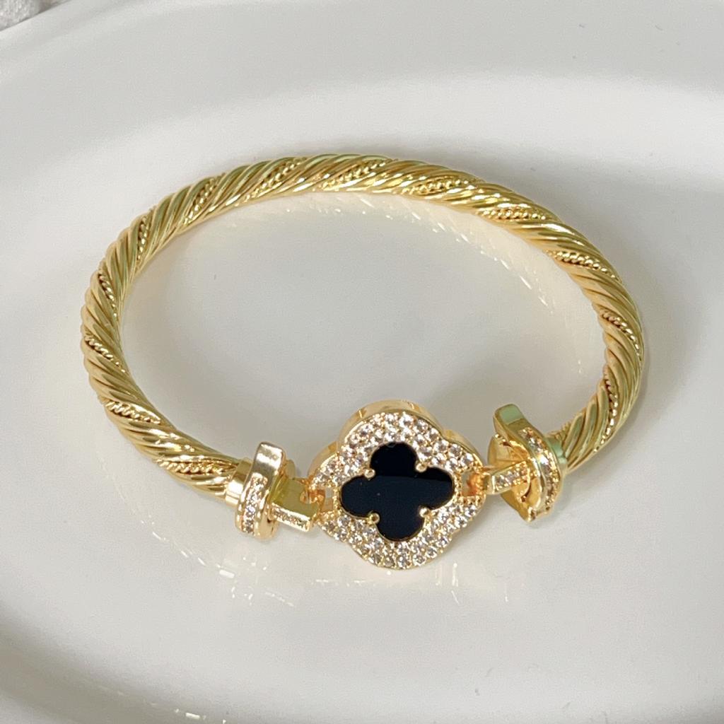 High End Fashion Micro Inlaid Zircon Clover Bracelet with Gold Plating for Women's Jewelry