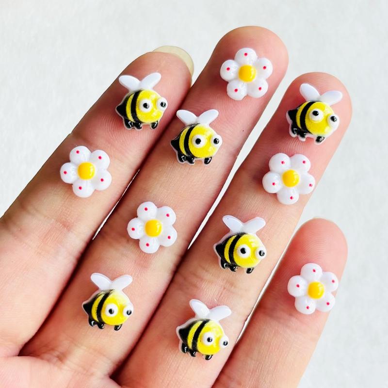 50Pcs New Cute Mini 3D Stereoscopic Little Bee Flower Flatback Ornament Jewelry Making Manicure Hairwear Accessories A148