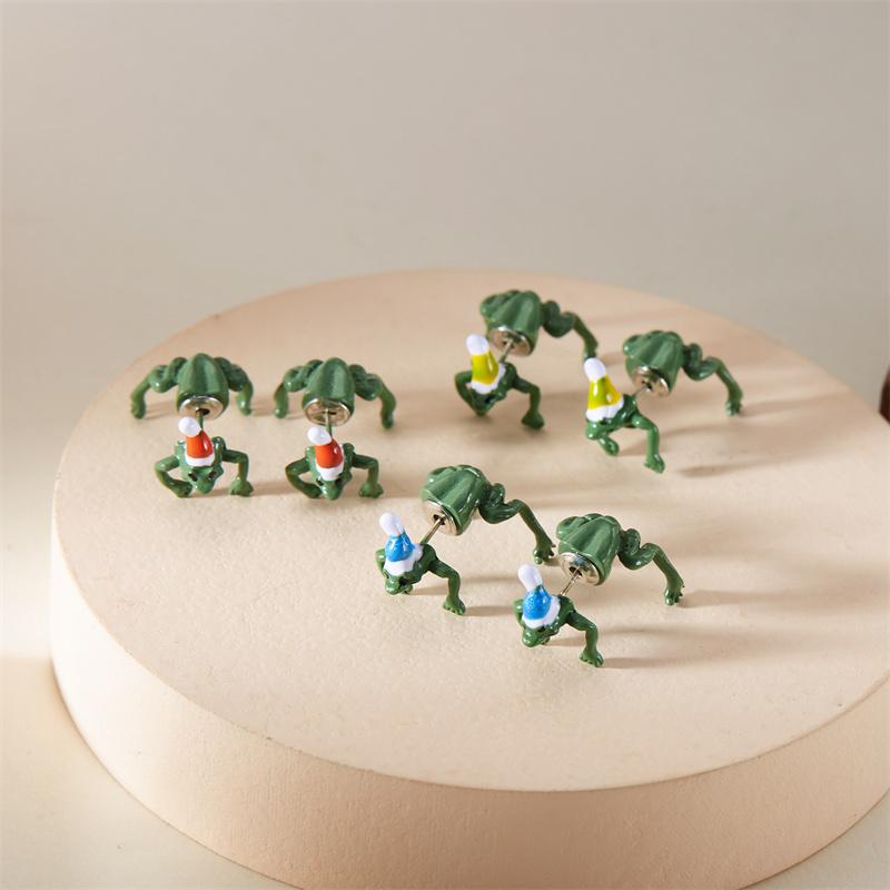 Creative Cute Animal Green Frog Toad Earrings For Women Funny Frog Wear A Santa Hat Piercing Earring Christmas Party Jewelry