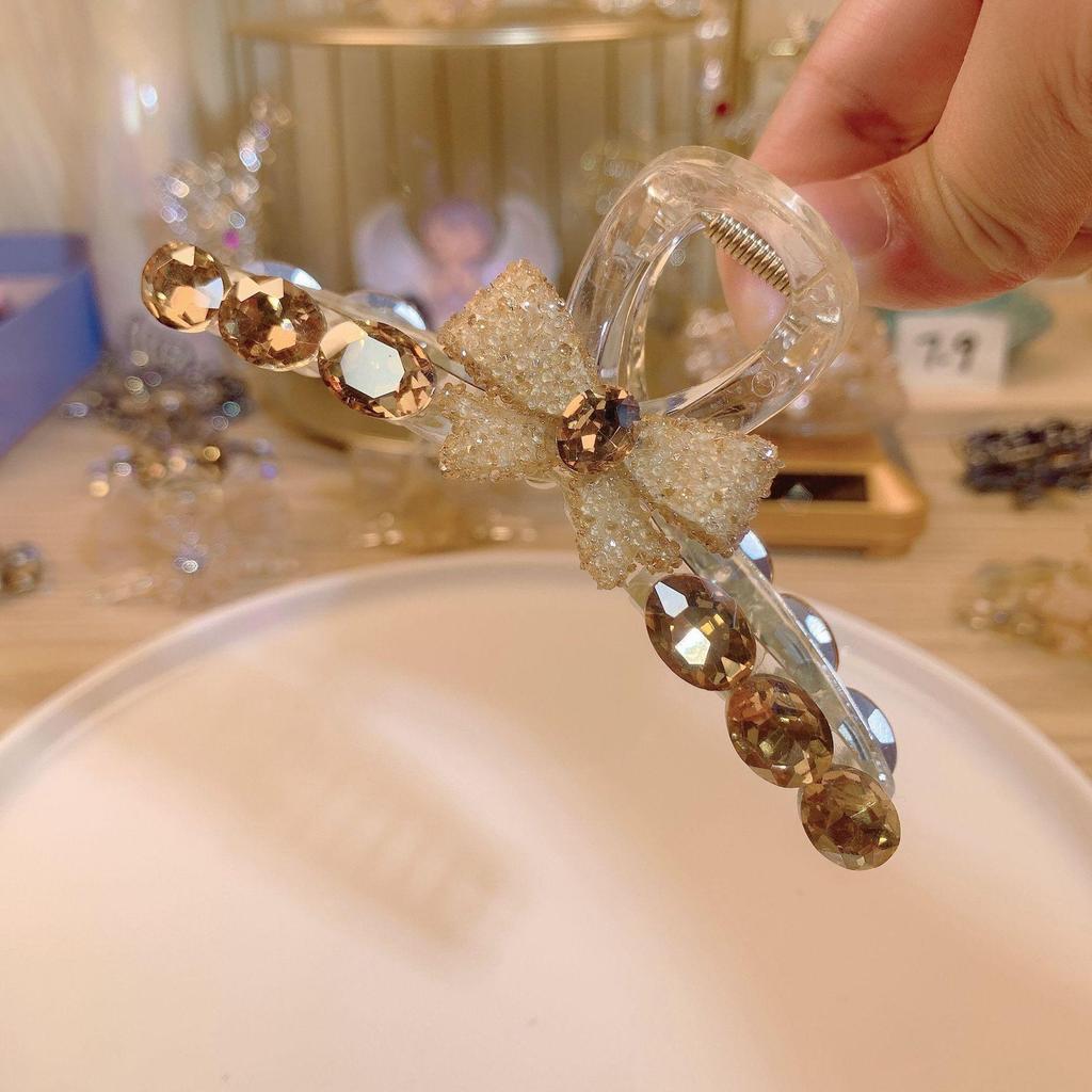 Ostrich Feather Claw Clip: Elegant Updo Accessory for Volume & Style