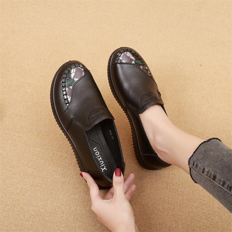 2023 Genuine Cowhide Leather Comfort Shoes for Moms - Spring & Autumn Non-Slip Flat Soles