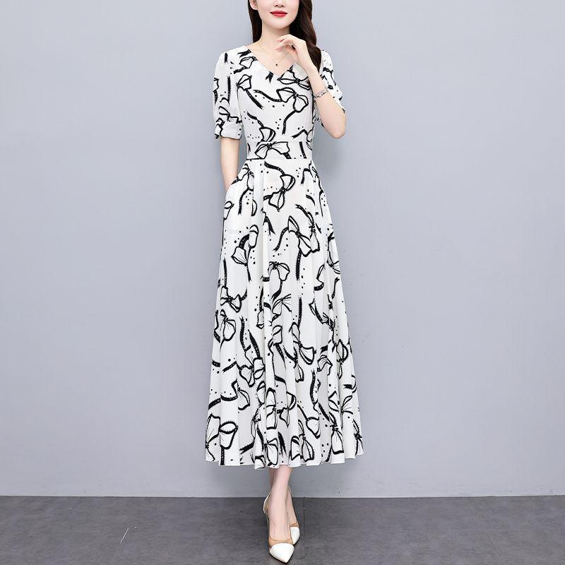 Slim-Fit Summer Plus Size Waist-Cinching Polyester Dress for Middle-Aged Women