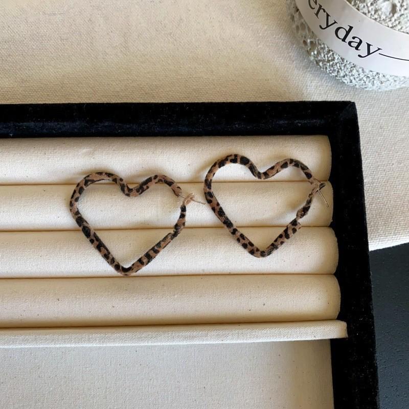 Women's Leopard Print Round Flocked Hoops: Unique Autumn/Winter European Statement Earrings for a Smaller Face Look