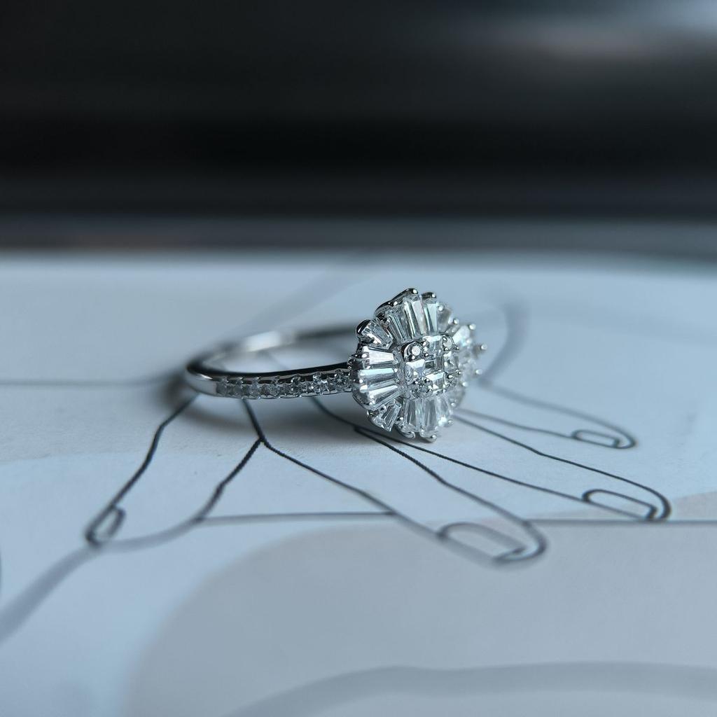 Silver Ring with Cubic Zirconia, Product Weight 2.17 G (2192619)