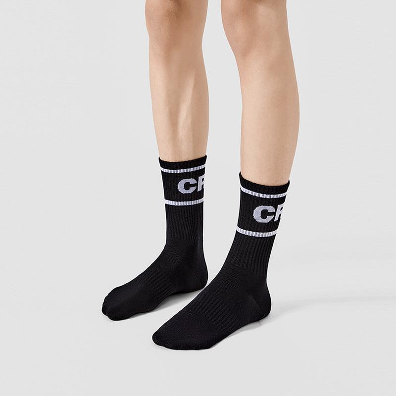 4 Pairs of Men Spring Summer Trend Youth Sports Basketball Tube Socks