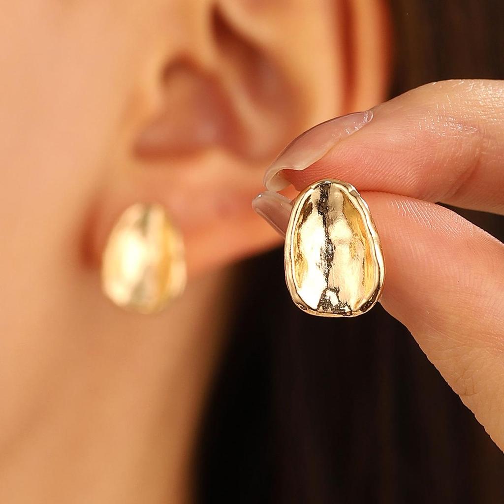 European & American Cold Style Metal Stud Earrings: Retro, High-End, Smooth Design with Personality Ear Cuffs