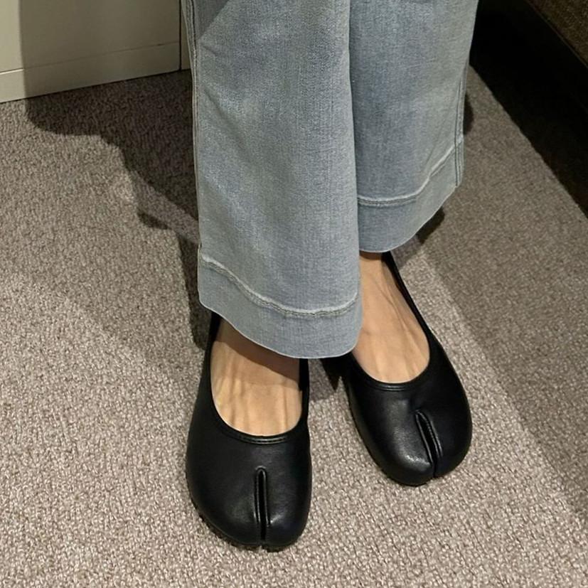 Fashion IPPEUM Split Toe Shoes Ballet Flats PU Leather Mary Janes Ankle Straps Retro Flat Shoes Women