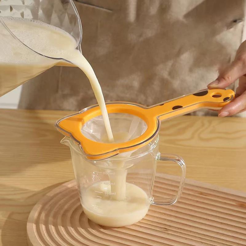 Innovative 2-in-1 Funnel Filter: Detachable Juice Strainer with Handle for Oil, Milk and Coffee Filtering Needs.