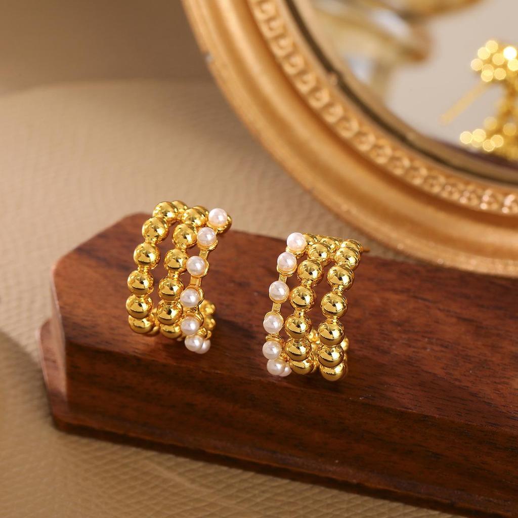 European & American Luxury Pearl Earrings: Niche Hollow Design with Silver Needle, Gold-Plated Copper, Fashionable Temperament Accessories