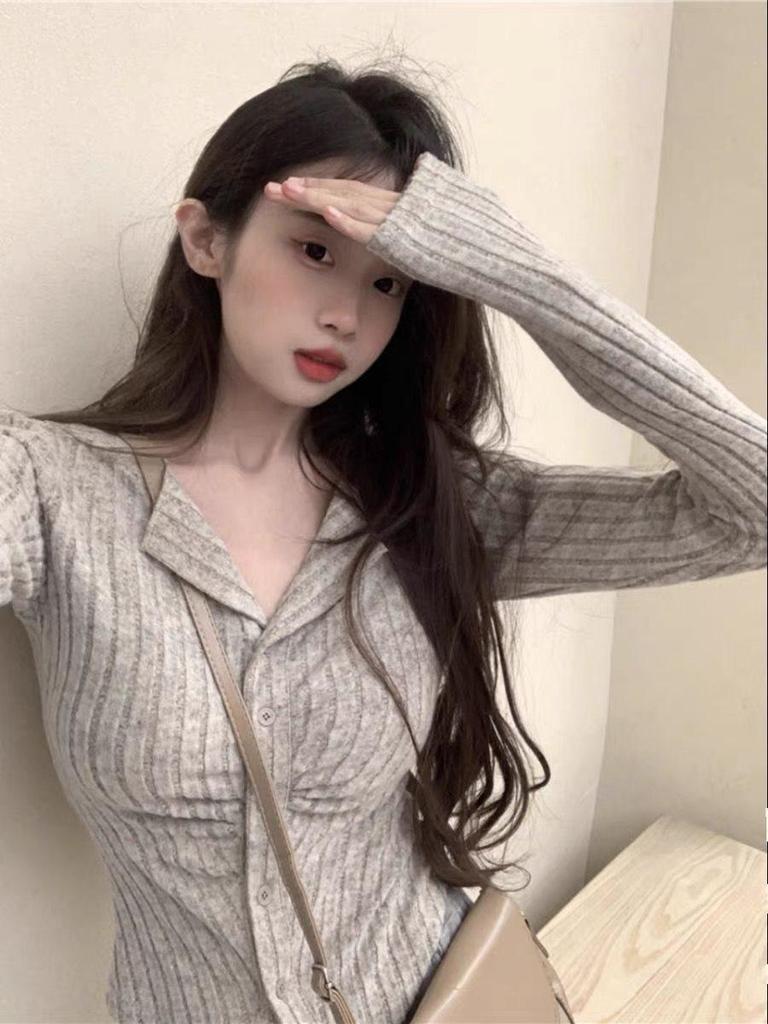 American Gentle Women's Knitted Sweater: Autumn Long-Sleeve Slimming Cardigan with Lapel Design