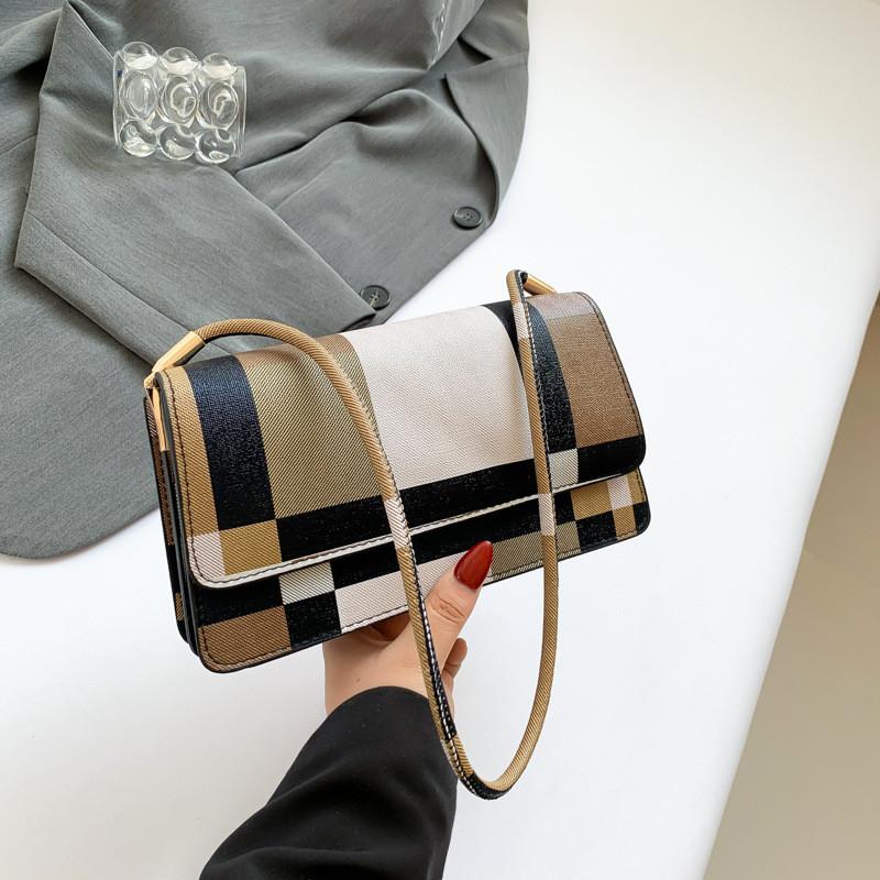 Chic Women's 2024 Summer Trendy Large Capacity Shoulder Bag With Unique Style