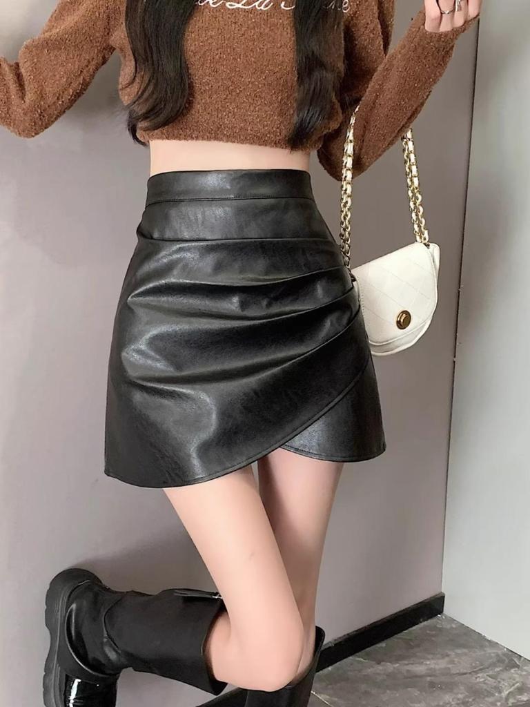 High-Waist Black PU Leather Pleated Skirt for Women - Korean Style Autumn/Winter A-Line Skirt with Anti-Exposure Design.