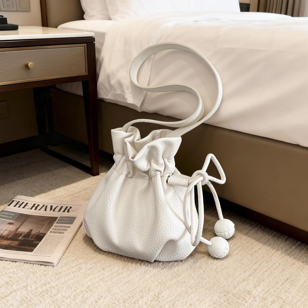Large-capacity Single-shoulder Crossbody Bucket Bag, Trendy and Simple Design
