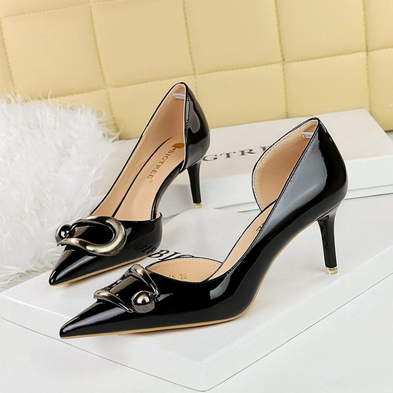 European And American Style Banquet Women's Shoes High Heels Shallow Tips Patent Leather Side Hollow Metal Buckle Single Shoes