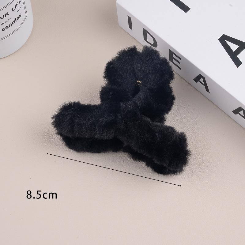 Large Milk Coffee Plush Claw Clip: Fluffy Autumn/Winter Hairpin for Women
