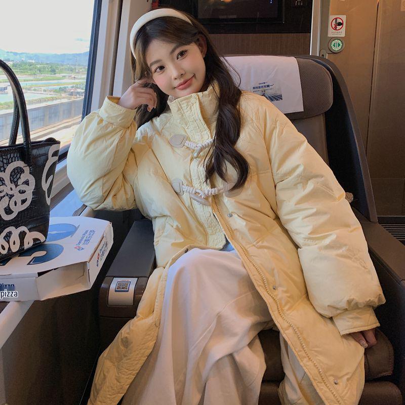 

Женское зимнее хлопковое пальто средней длины в стиле преппи оверсайз S 80-105 jin светло-желтого