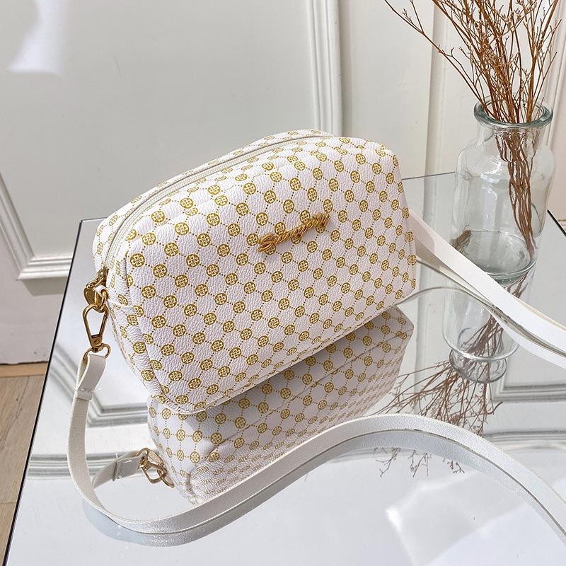 Blumenmaterial kleine quadratische Tasche, Tasche für Frauen, eine Umhängetasche mit Kette.