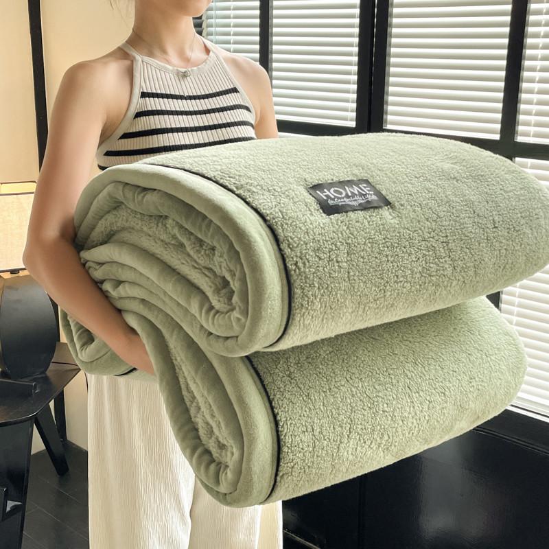 Luxurious Thick Half-Sided Plush Blanket for Autumn & Winter - Perfect for Sofa or Office Naps