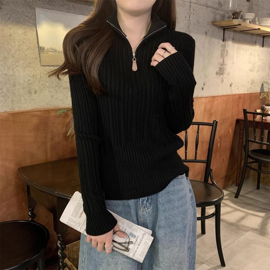 A Woman with A High-end Semi-high Collar with A Zipper and A Long-sleeved Knitted Sweater Underneath