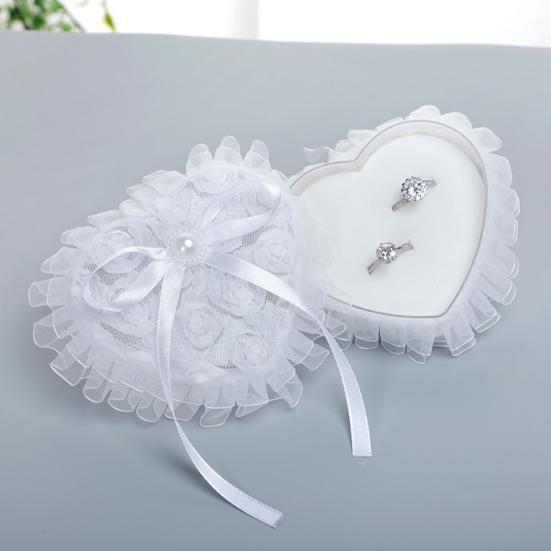 Yousheng Ringbox im westlichen Stil, romantische herzförmige Hand, die Hochzeits-Requisiten, Spitzen-Ringkissenbox für den Valentinstag hält