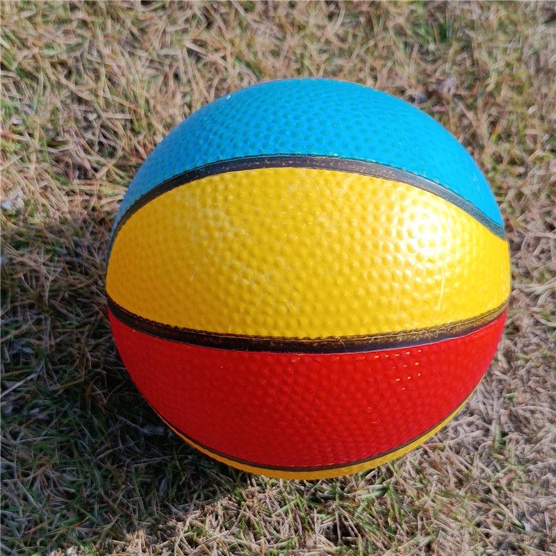 Трехцветный надувной резиновый баскетбольный мяч для детей: Разноцветная прыгучая игрушка для детского сада.