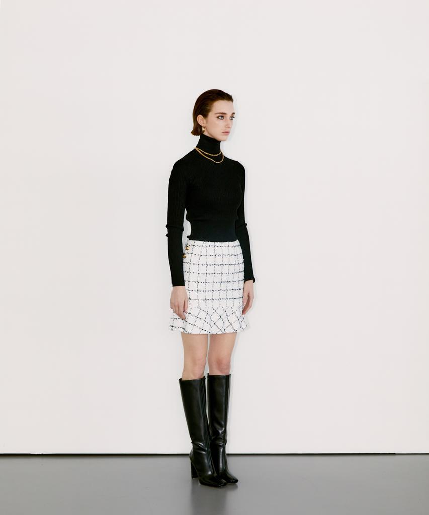 Chaenyuyog Check Mini Flare Skirt [Black Check]