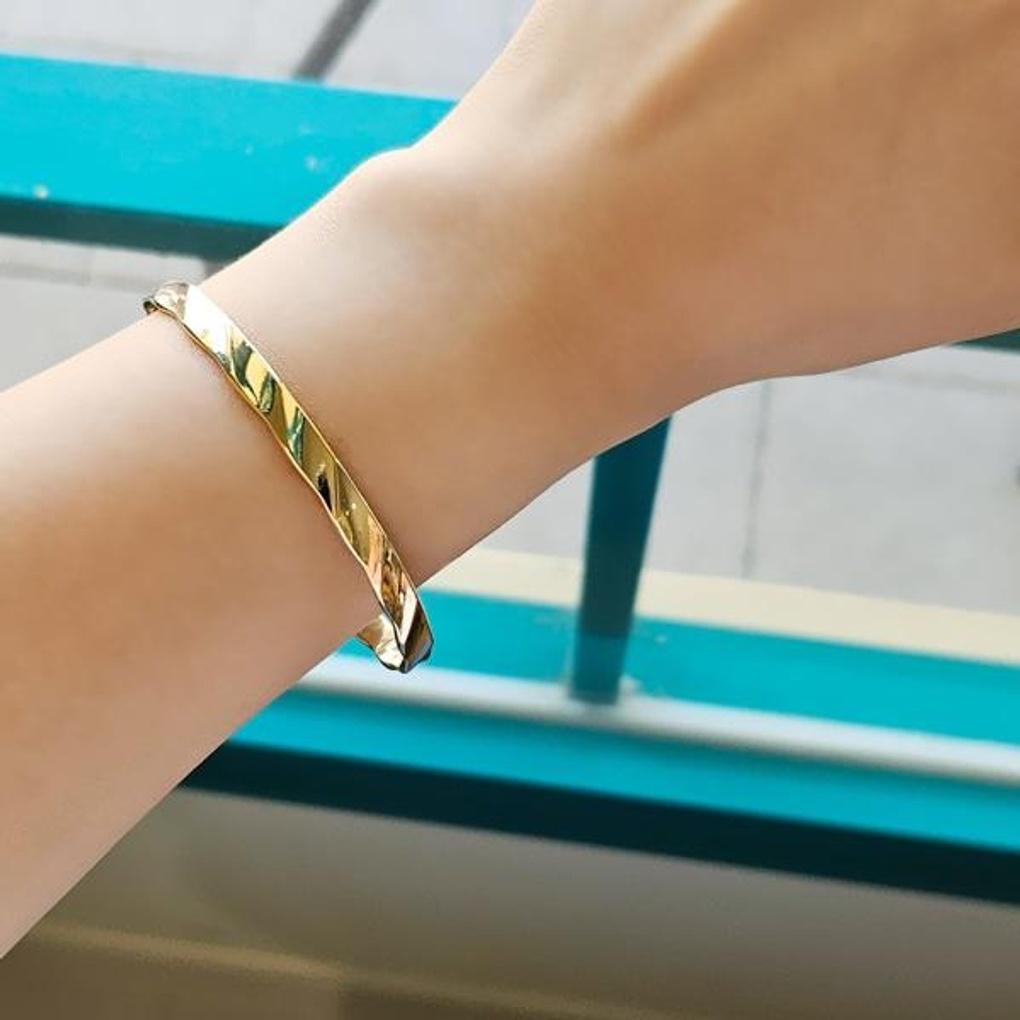 

Women s Daily Accessory Sari Follow Me Bracelet Silver