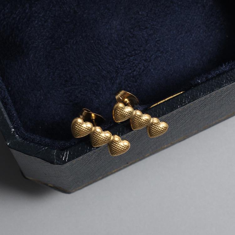 Chic Retro Geometric Peach Heart Metal Earrings - Trendy, Minimalist Studs for Women