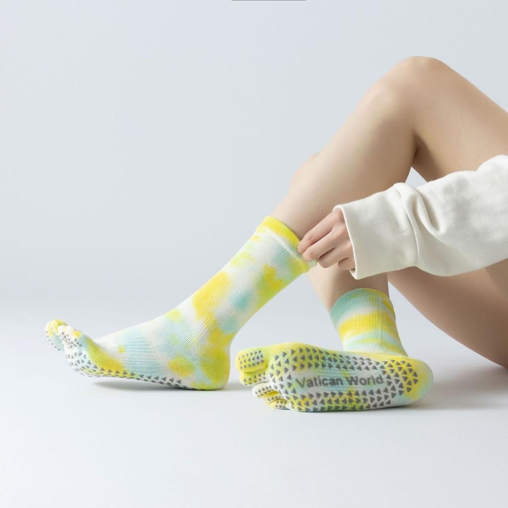 Autumn and Winter Tie Dye Yoga Five Finger Socks for Women New Style Anti Slip and Sweat Absorbing Mid Tube Pilates Socks Personalized and Versatile