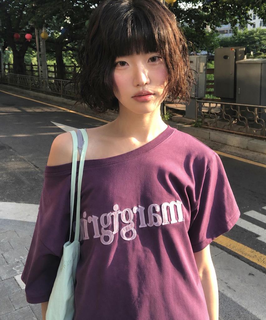Seuteulaipeumagalin Margarine One-Shoulder Applique Logo Short Sleeve Purple