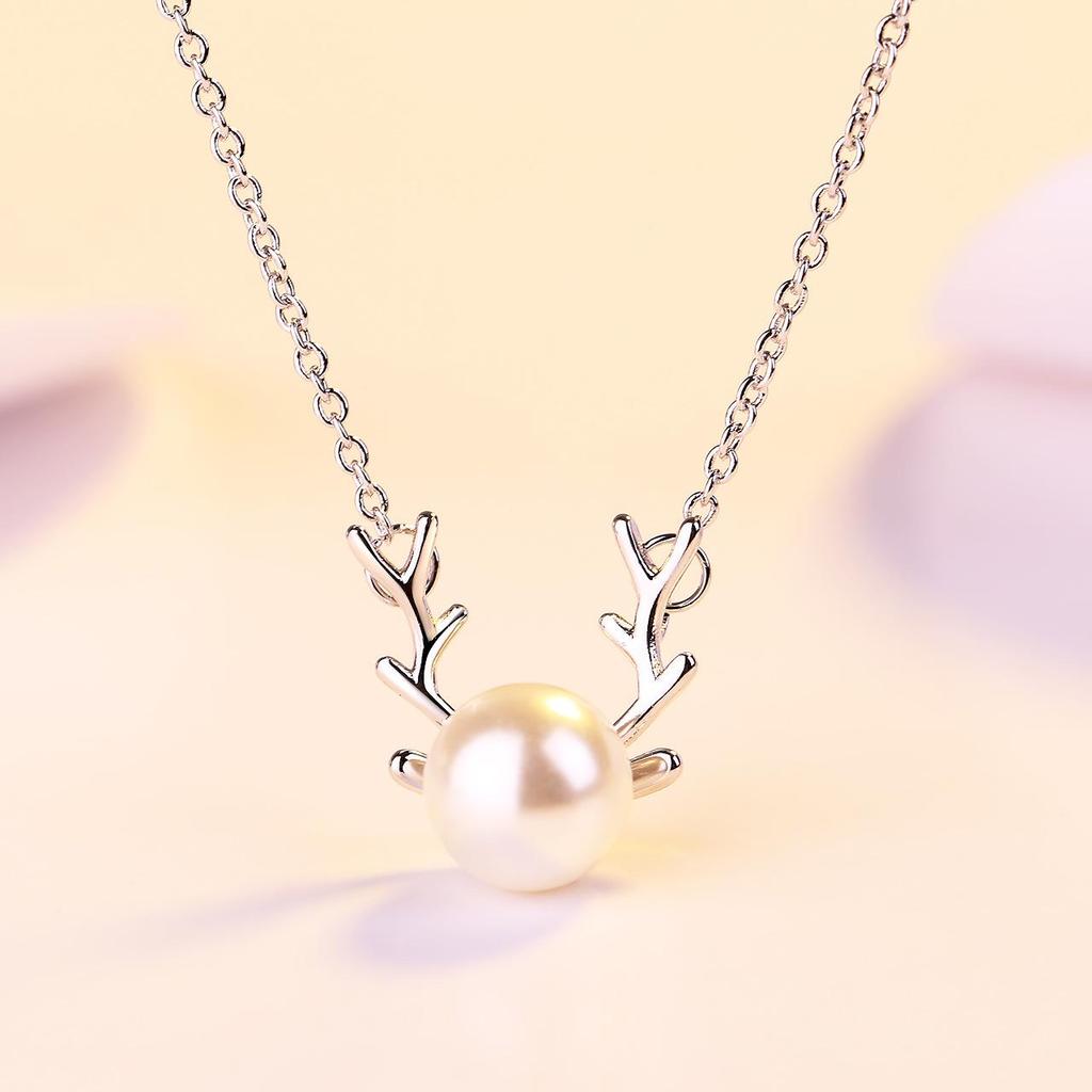 Imitation Silver Antler Necklace for Women - Fashionable Christmas Pendant Clavicle Chain