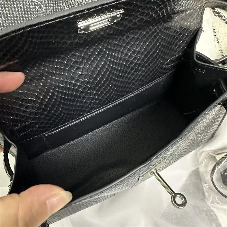 French Niche Temperament Portable Small Bag Women's Bag 2025 New Trendy Fashion Shoulder Bag Foreign Style Snake Pattern Messenger Bag