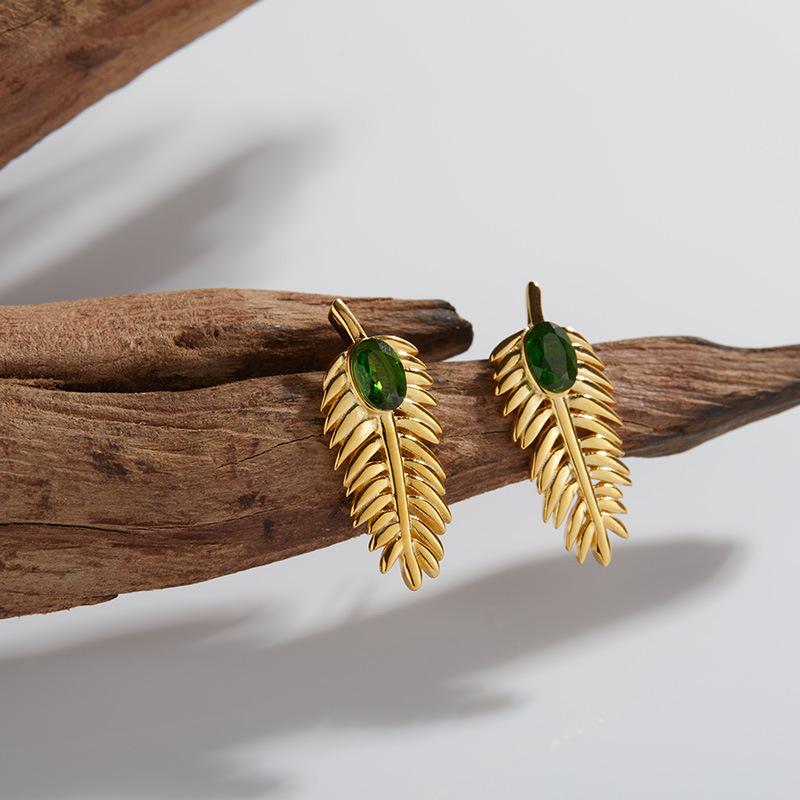 Personalized Feather Design S925 Sterling Silver Inlaid With Natural Diopside Garnet Colored Treasure Stud Earrings Fashionable Versatile Earrings