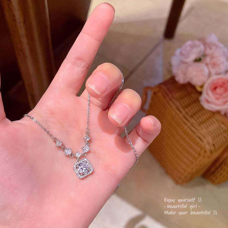 

Elegant Zircon Diamond Square Necklace: Titanium Steel, Geometric Design, Versatile & Fashionable X1597 серебряный