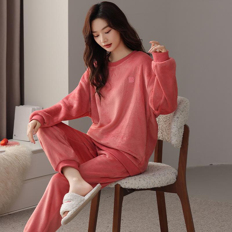 Autumn and winter flannel pajamas women's loose and simple round neck coral fleece loungewear set winter warm thickened and velvet