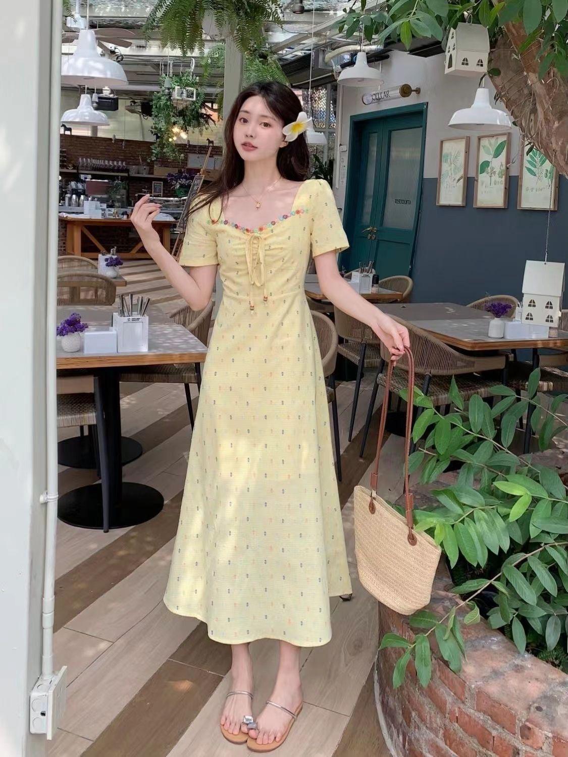 

Платье А-силуэта с короткими рукавами и французским цветочным принтом больших размеров на 2025 год для женщин - Летний дизайн, стройнящий фигуру. Extra Large жёлтый