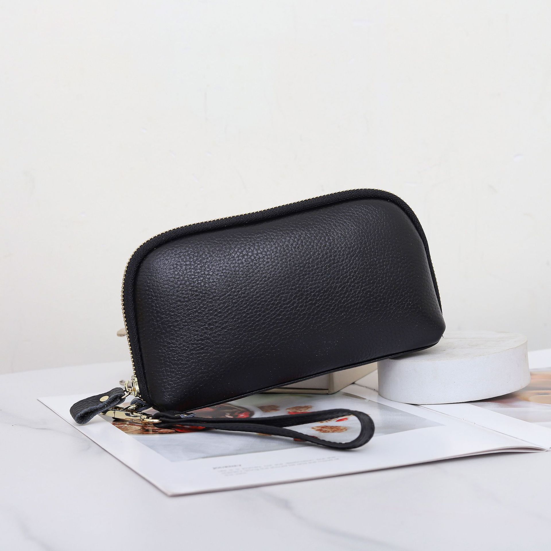 

The First Layer Of Cowhide Women S Wallet, The Mobile Phone Is Practical And Convenient To Hold, There Are Many Compartments, Simple And Fashionable чорний