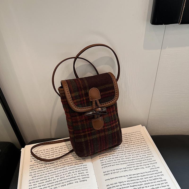 2024 New Winter Grid Shoulder Bag Women s Retro Crossbody Bag Stylish Plush Mini Bag красный
