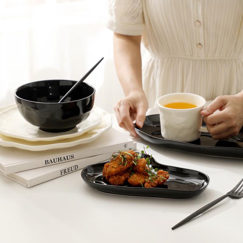 Zhishi Cream Style Hand-Textured Ceramic Fish Plate