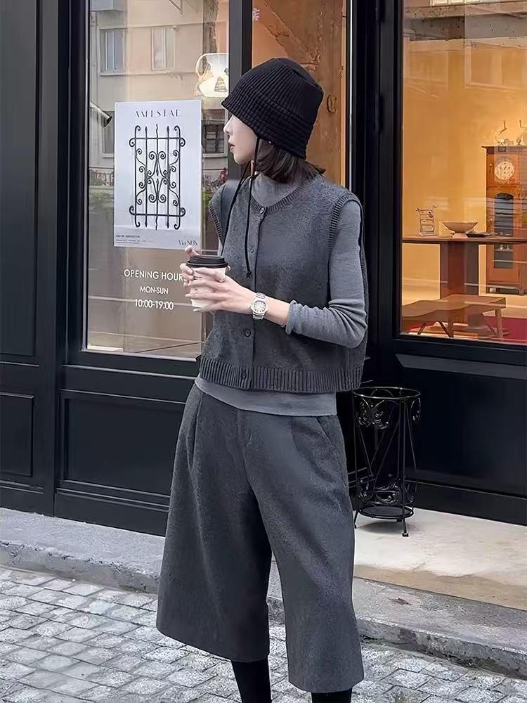 2025 Autumn/Winter Gray Sleeveless Wool Cardigan - Fashionable, Versatile Outerwear for High-End Autumn Style
