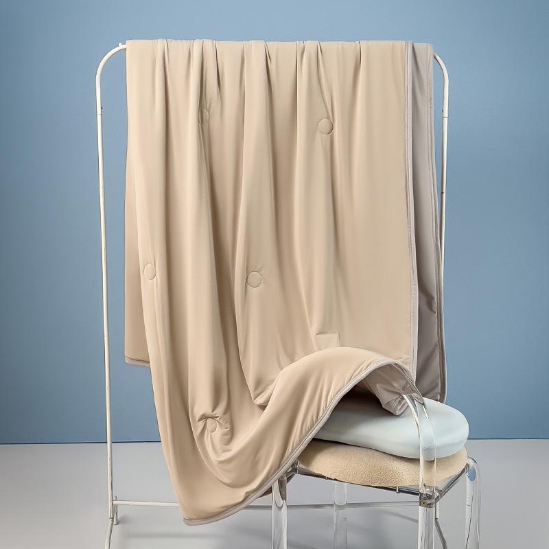 Cooling Ice Silk Summer Blanket Lightweight Breathable Quilt for Bed Sofa Machine Washable for Hot Summer Nights