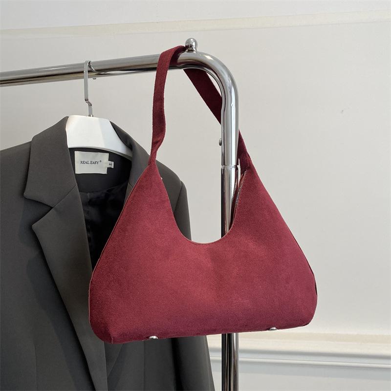 

Вместительная сумка под мышкой 2025 новая женская ретро замшевая универсальная осенне-зимняя портативная сумка через плечо женская